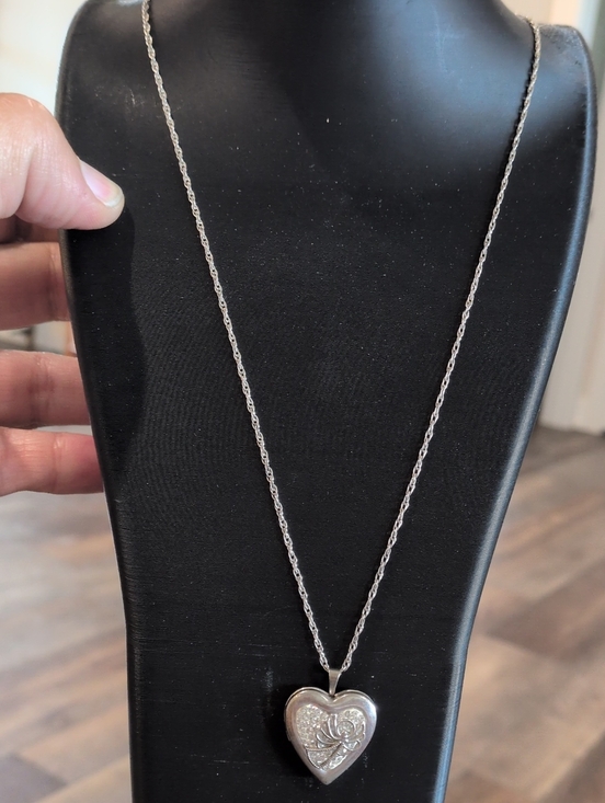 Jared Jewelry - Jared Sterling Silver Crystal Angel Heart Locket Necklace 26 Inch